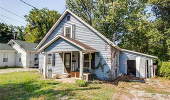 2020 Country Club Dr, Alton, IL 62002