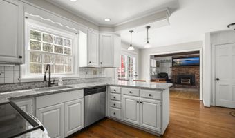 85 Lawton Rd, Canton, CT 06019