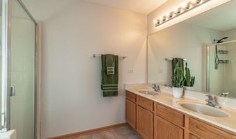 992 Neuhaven Dr, Antioch, IL 60002