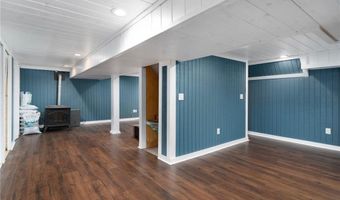 219 Fenner Hill Rd, Hopkinton, RI 02832