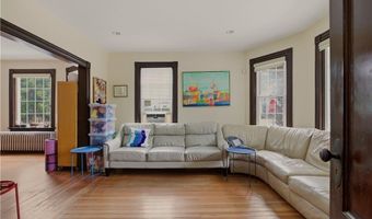 82 Van Zandt Ave, Newport, RI 02840