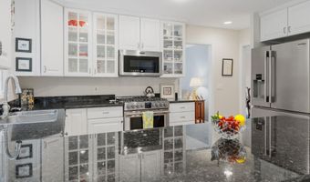 17 Greyledge Dr, Albany, NY 12211