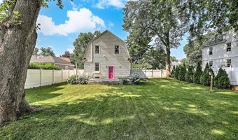 15 Wollaston St, Cranston, RI 02910