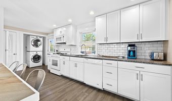 21 E 9th St, Barnegat Light, NJ 08006