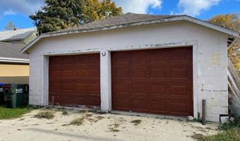 212 N WATER St, Algoma, WI 54201