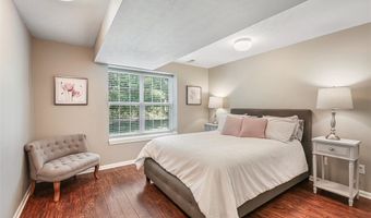 660 Elmwood Pt, Aurora, OH 44202