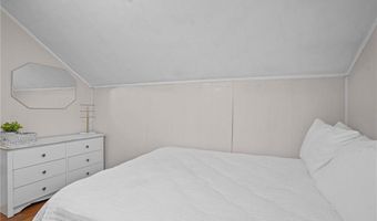 12 Hammond St, Newport, RI 02840