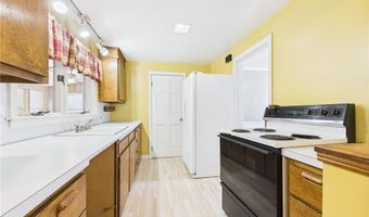 85 Pilgrim Dr, Warwick, RI 02888