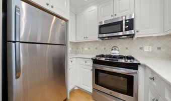 1943 N Charter Point Dr D, Arlington Heights, IL 60004