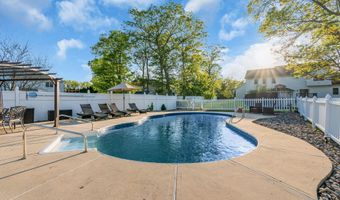 65 Serpentine Dr, Bayville, NJ 08721