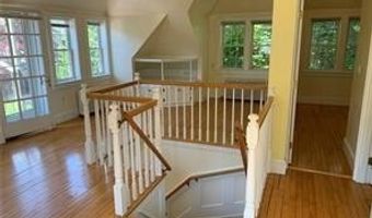 11 Admiral Kalbfus Rd, Newport, RI 02840