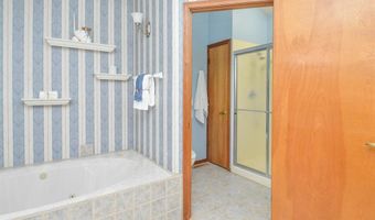 1221 Bridge Park Dr, Alton, IL 62002