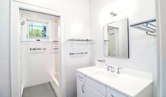 13 Kellogg St, Brookfield, CT 06804
