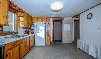 318 Mitchell's Ln, Middletown, RI 02871