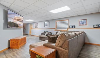 1109 Lakeview Ave, Alexandria, MN 56308