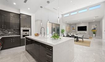 11 Hawkeye Ln, Las Vegas, NV 89135