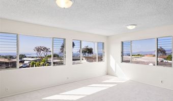 2222 Apoepoe St, Pearl City, HI 96782