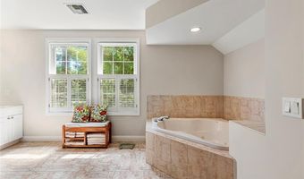1 Mallard Cove Way, Barrington, RI 02806