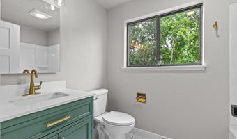 929 E NORTHWOOD Dr, Appleton, WI 54911