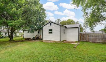 12 E Hawthorne St, Aurora, MO 65605
