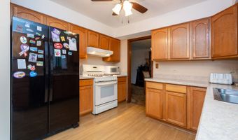 40581 N Sunset Dr, Antioch, IL 60002
