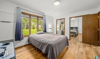 2908 N Oak Rd, Brandon, SD 57005