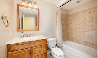 2906 N Knightsbridge Cir, Ann Arbor, MI 48105