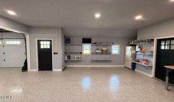 917 McDonald Dr, Amsterdam, NY 12070