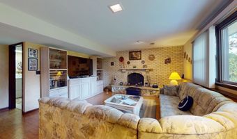 1608 E Crabtree Dr, Arlington Heights, IL 60004