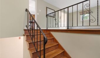 350 Essex Rd, North Kingstown, RI 02852