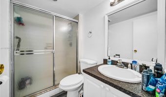 3401 N Country Club Dr 308, Aventura, FL 33180