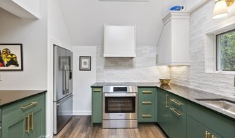 8 Morgan Rd, Canton, CT 06019