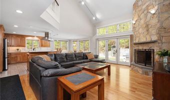 825 Woonsocket Hill Rd, North Smithfield, RI 02896