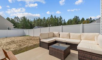 51 Walkabout Dr, Aberdeen, NC 28315