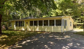 16 Center St, Charlestown, RI 02813