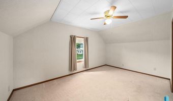 412 S 1st Ave, Brandon, SD 57005