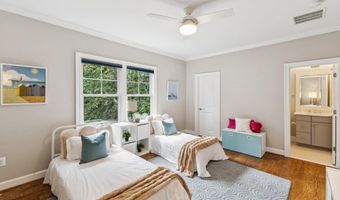 2354 N QUEBEC St, Arlington, VA 22207
