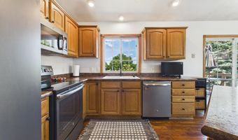 816 E Pine St, Brandon, SD 57005
