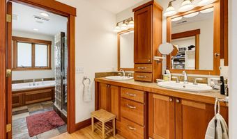 425 Merrill Cir, Ashland, OR 97520