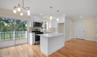 661 Main St, Acushnet, MA 02743