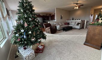 2040 Greenway Dr, Aurora, NE 68818