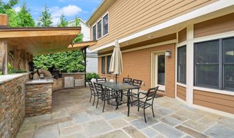 4226 40TH St N, Arlington, VA 22207