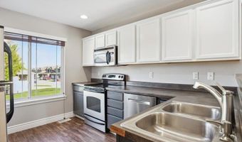 1810 Goose Lake Cir, North Liberty, IA 52317
