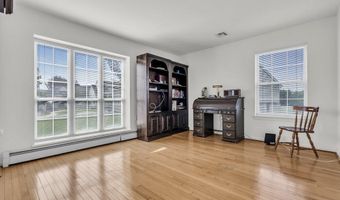 6 Snowdon Ct, Toms River, NJ 08757
