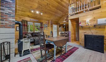15 N Ridge Rd, Beaver Cove, ME 04441