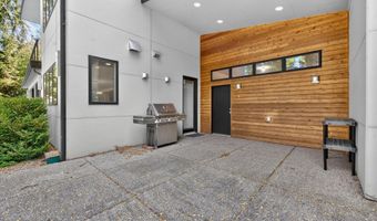 4061 Thornoaks Dr, Ann Arbor, MI 48104