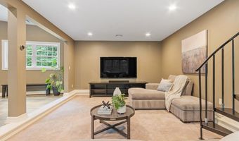 67 Quaker Ln, Bolton, MA 01740
