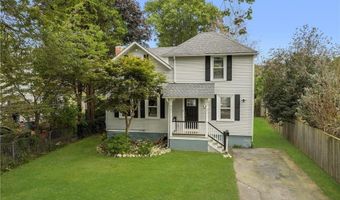 33 Clinton Ave, Jamestown, RI 02835