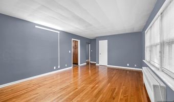 6 Gainesborough 1B, River Edge, NJ 07661