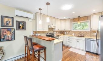 24 Woodcrest Rd, Asheville, NC 28804